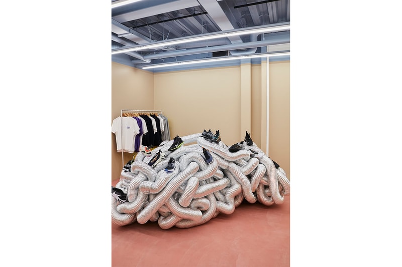 スニーカーズエンスタッフ 注目のスニーカーショップ Sneakersnstuff Tokyo がストア内部を公開 