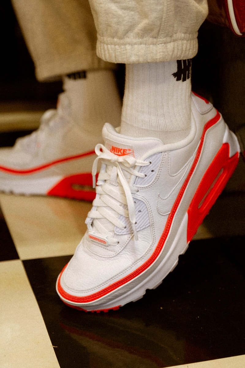 ナイキ x アンディフィーテッド Nike x UNDEFEATED による最新コラボ Air Max 90 の正式発売情報が解禁