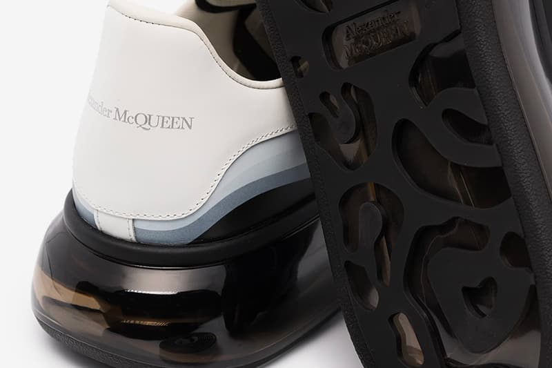 Alexander McQueen からエアソールが搭載されたオーバーサイズのスニーカーが再び登場 Alexander McQueen 3D Print Oversized Sneaker "black/white" release info buy now browns translucent bubble sole 