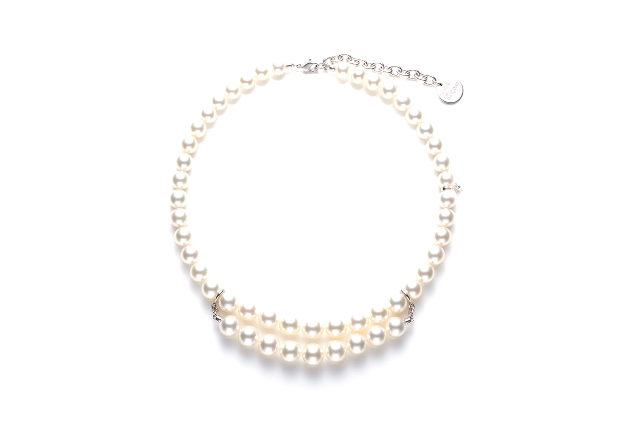 COMME des GARÇONS が日本を代表するジュエラーMIKIMOTO とパールネックレスのカプセルコレクションを発表 COMME des GARÇONS x Mikimoto Pearl Necklace Capsule Collection Rei Kawakubo Unisex Necklaces Jewelry Design CDG Japanese Label Collaboration Closer Look Release Information