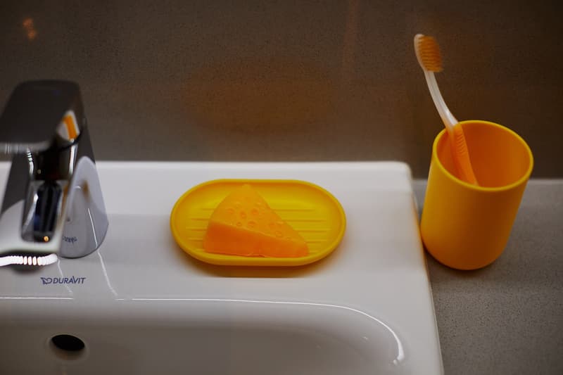 London 英国 ロンドン Opens チーズ ホテル Its First Cheese-Themed  カフェ ルージュHotel travel living uk united kingdom