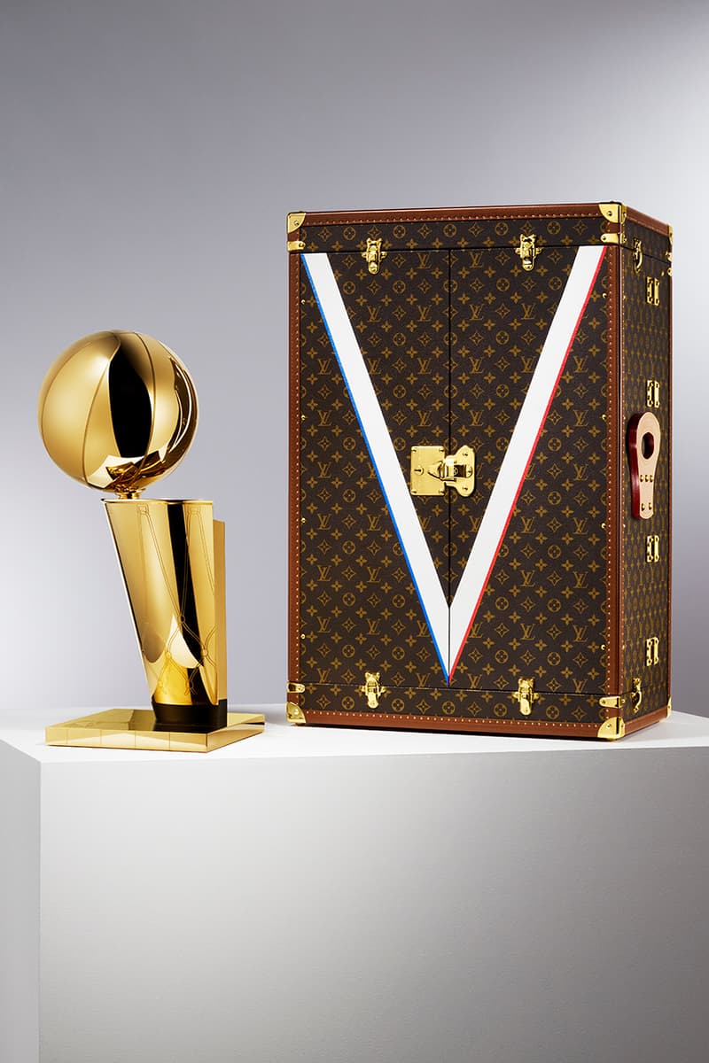 ルイ・ヴィトンが NBA優勝トロフィーのケースを制作 Louis Vuitton Official NBA Trophy Travel Case paris flagship exclusive event vintage trunk brass fixtures monogram classic royal blue french luxury fashion house virgil abloh capsule collection partnership