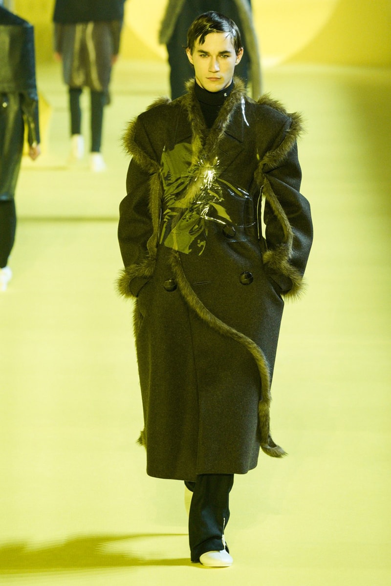 ラフシモンズ 2020年秋冬コレクション Raf Simons Fall/Winter 2020 Collection Show menswear pfw paris fashion week fw20 runway presentation solar youth runner