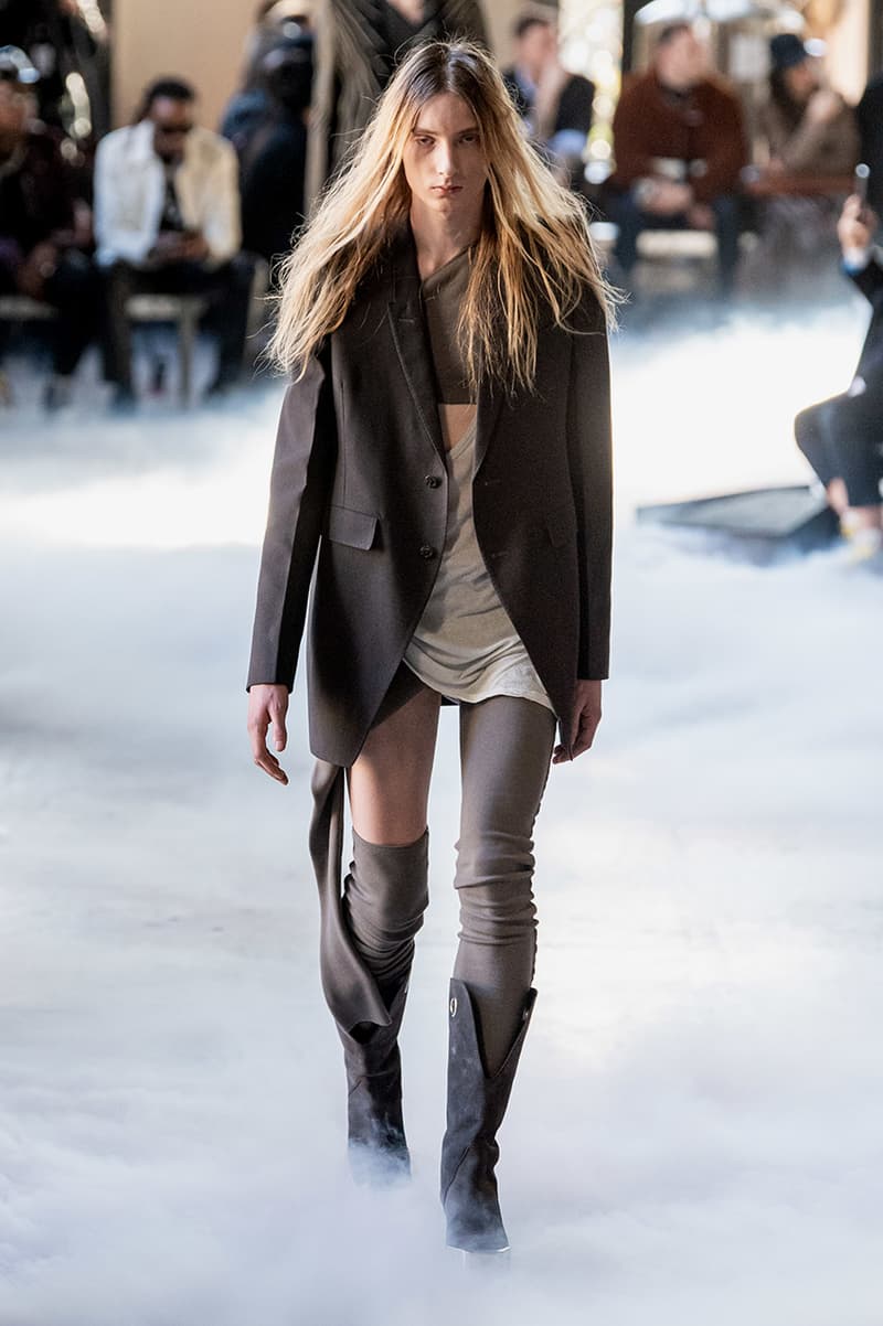 リックオウエンス 2020年秋冬コレクション Rick Owens "PERFORMA" Paris Fashion Week Men's Fall/Winter 2020 Runway Show Closer Look Editorial Lord of Darkness Asymmetrical Collection Menswear Gender Fluid Neutral Leather PVC Mohair Tailoring Biker