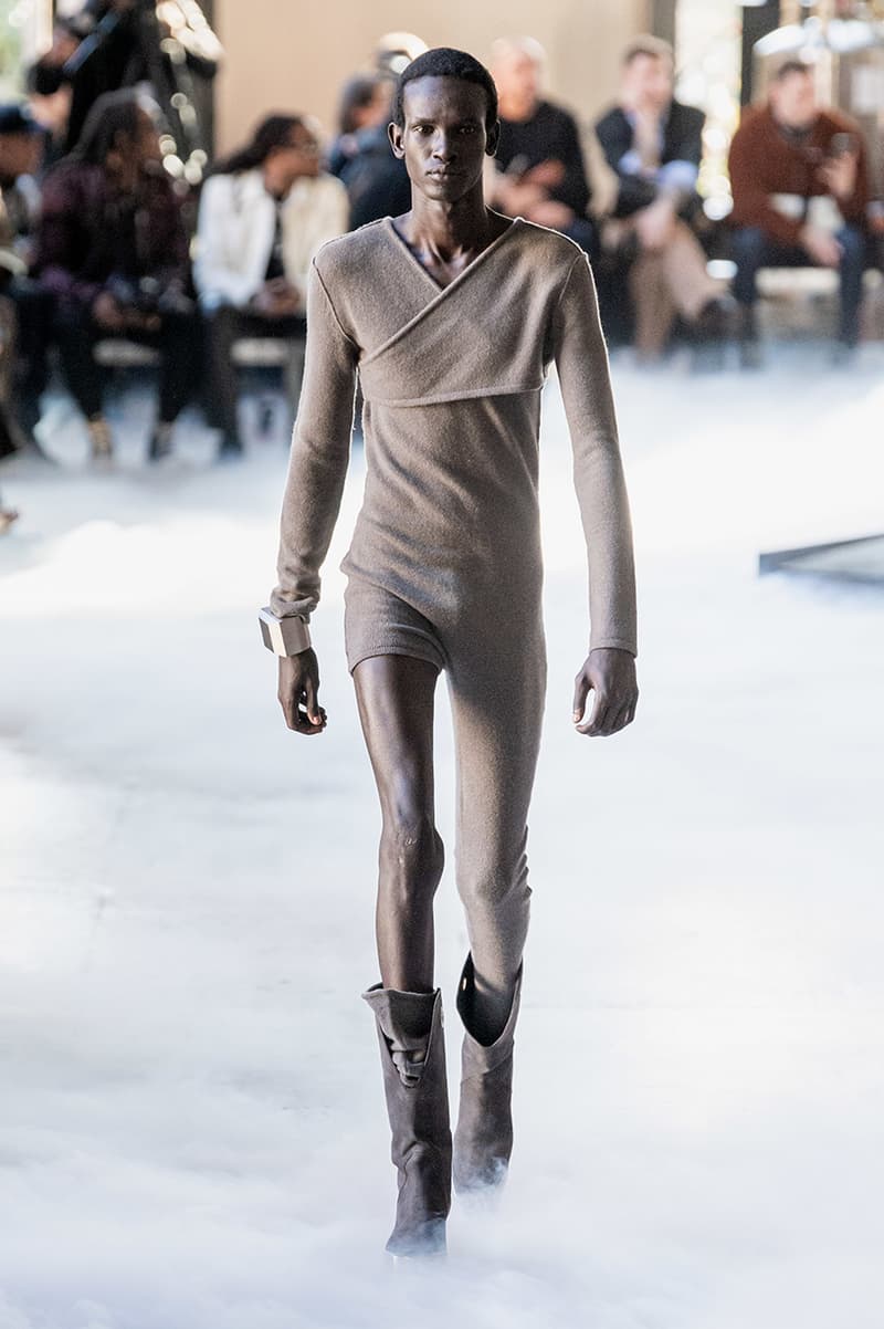 リックオウエンス 2020年秋冬コレクション Rick Owens "PERFORMA" Paris Fashion Week Men's Fall/Winter 2020 Runway Show Closer Look Editorial Lord of Darkness Asymmetrical Collection Menswear Gender Fluid Neutral Leather PVC Mohair Tailoring Biker