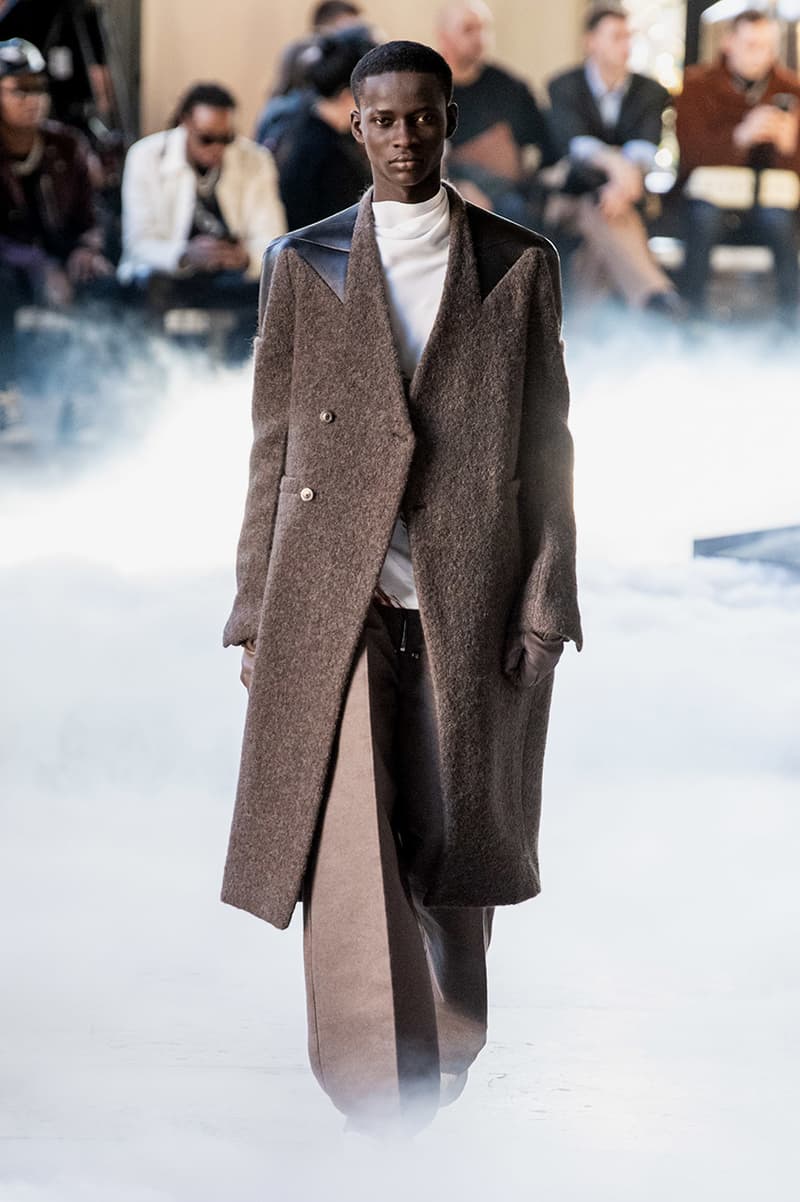 リックオウエンス 2020年秋冬コレクション Rick Owens "PERFORMA" Paris Fashion Week Men's Fall/Winter 2020 Runway Show Closer Look Editorial Lord of Darkness Asymmetrical Collection Menswear Gender Fluid Neutral Leather PVC Mohair Tailoring Biker