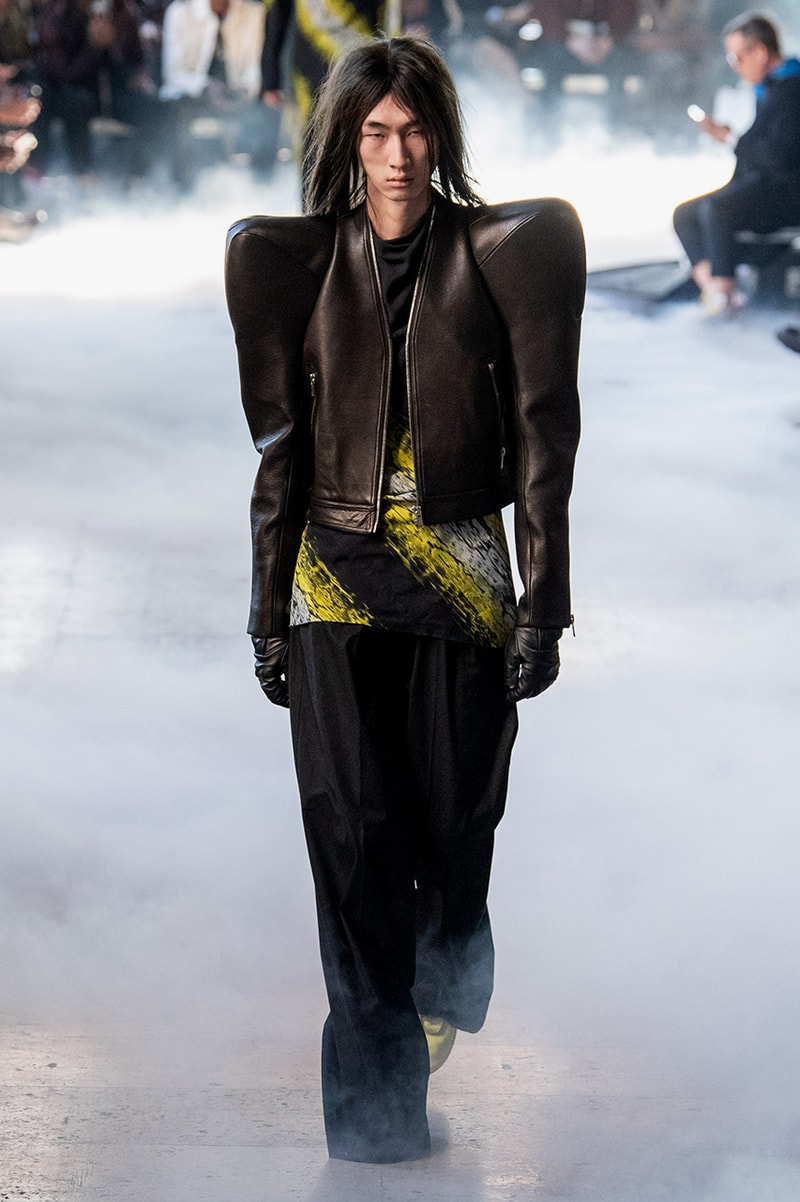 リックオウエンス 2020年秋冬コレクション Rick Owens "PERFORMA" Paris Fashion Week Men's Fall/Winter 2020 Runway Show Closer Look Editorial Lord of Darkness Asymmetrical Collection Menswear Gender Fluid Neutral Leather PVC Mohair Tailoring Biker