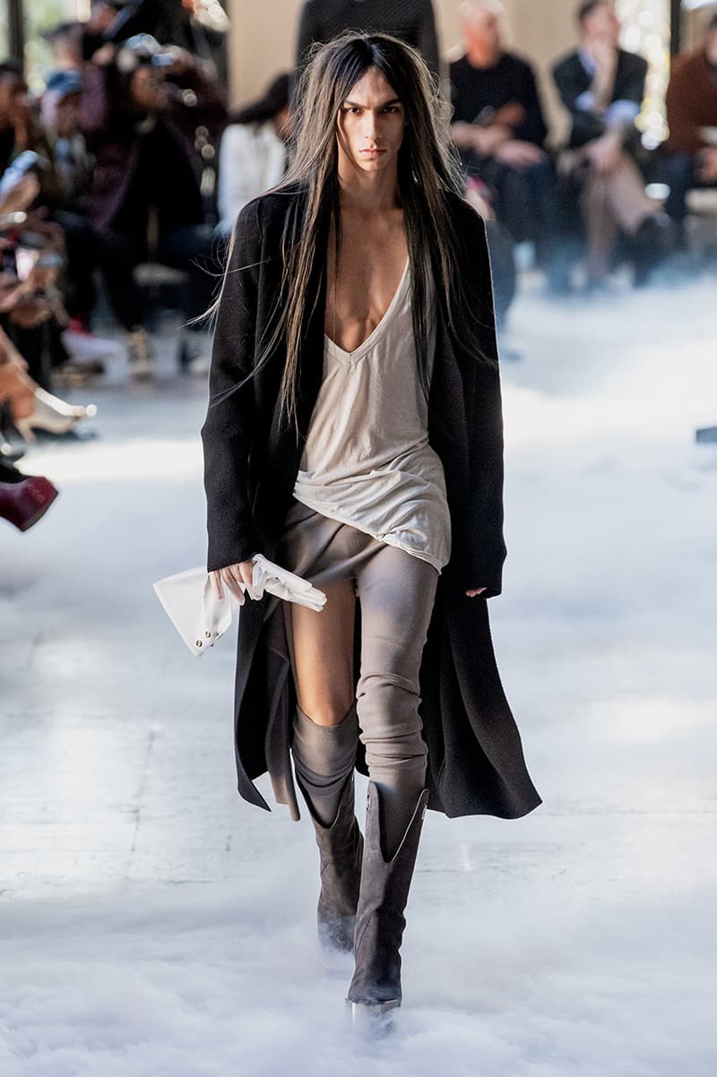 リックオウエンス 2020年秋冬コレクション Rick Owens "PERFORMA" Paris Fashion Week Men's Fall/Winter 2020 Runway Show Closer Look Editorial Lord of Darkness Asymmetrical Collection Menswear Gender Fluid Neutral Leather PVC Mohair Tailoring Biker