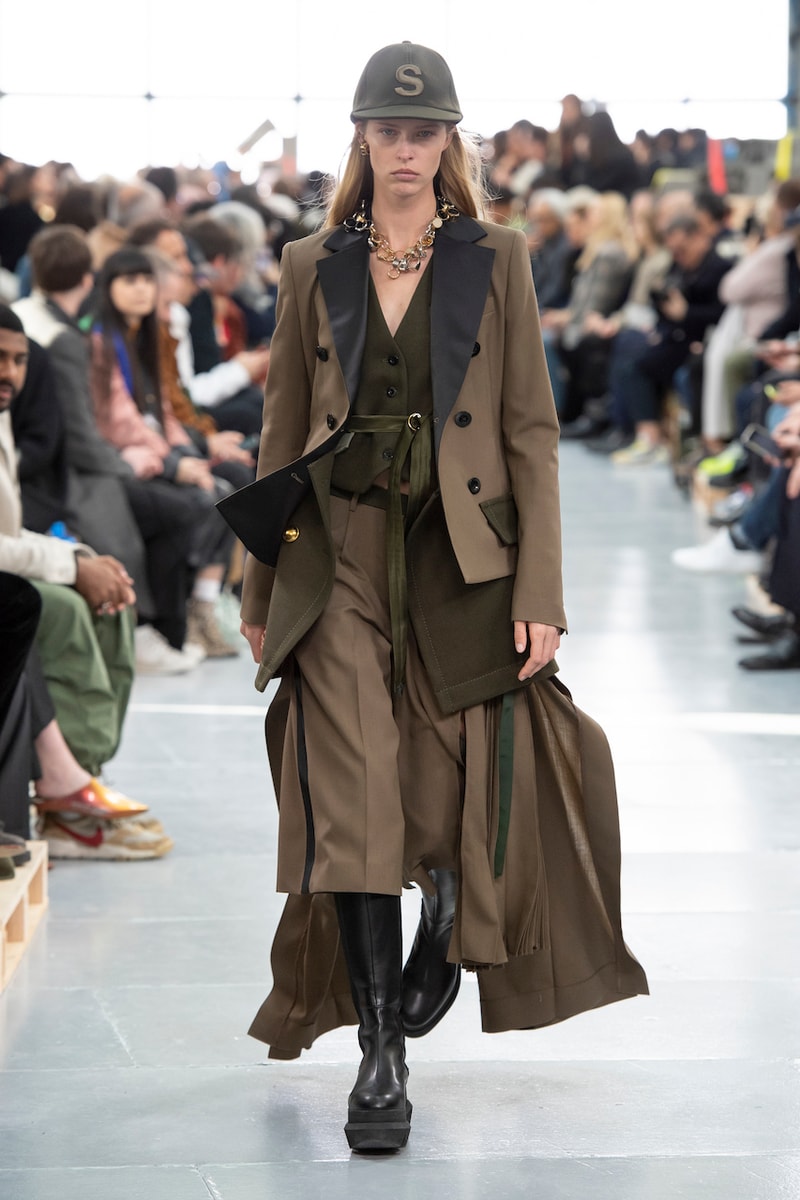 サカイ 2020年秋冬コレクションのバックステージに潜入 sacai Paris Fashion Week Fall Winter Runway Nike Pegasus Vaporfly pfw co ed chitose abe deconstruction military outerwear japanese designer layer styles leopard olive asymmetrical 