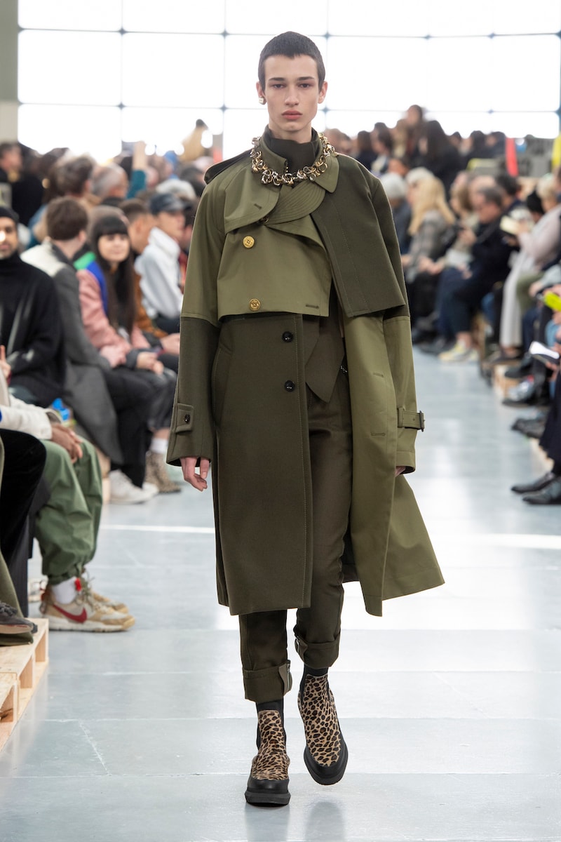 サカイ 2020年秋冬コレクションのバックステージに潜入 sacai Paris Fashion Week Fall Winter Runway Nike Pegasus Vaporfly pfw co ed chitose abe deconstruction military outerwear japanese designer layer styles leopard olive asymmetrical 
