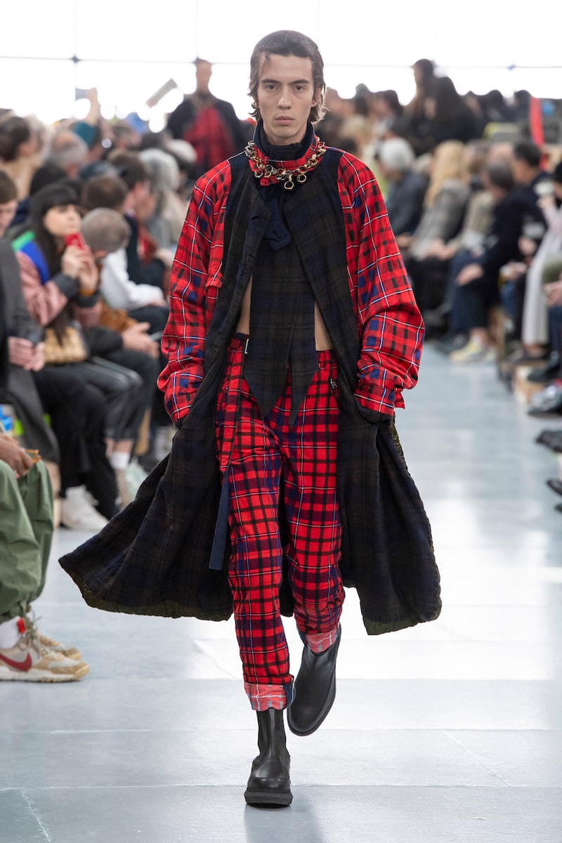 サカイ 2020年秋冬コレクションのバックステージに潜入 sacai Paris Fashion Week Fall Winter Runway Nike Pegasus Vaporfly pfw co ed chitose abe deconstruction military outerwear japanese designer layer styles leopard olive asymmetrical 