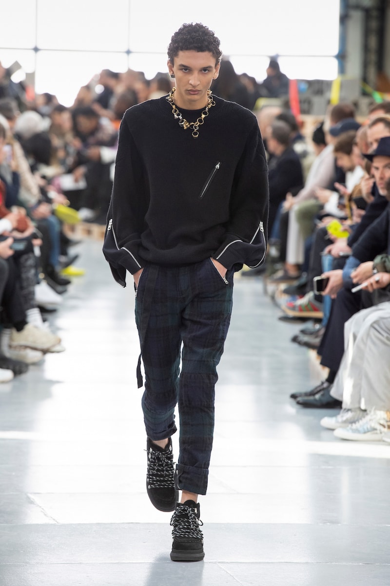 サカイ 2020年秋冬コレクションのバックステージに潜入 sacai Paris Fashion Week Fall Winter Runway Nike Pegasus Vaporfly pfw co ed chitose abe deconstruction military outerwear japanese designer layer styles leopard olive asymmetrical 