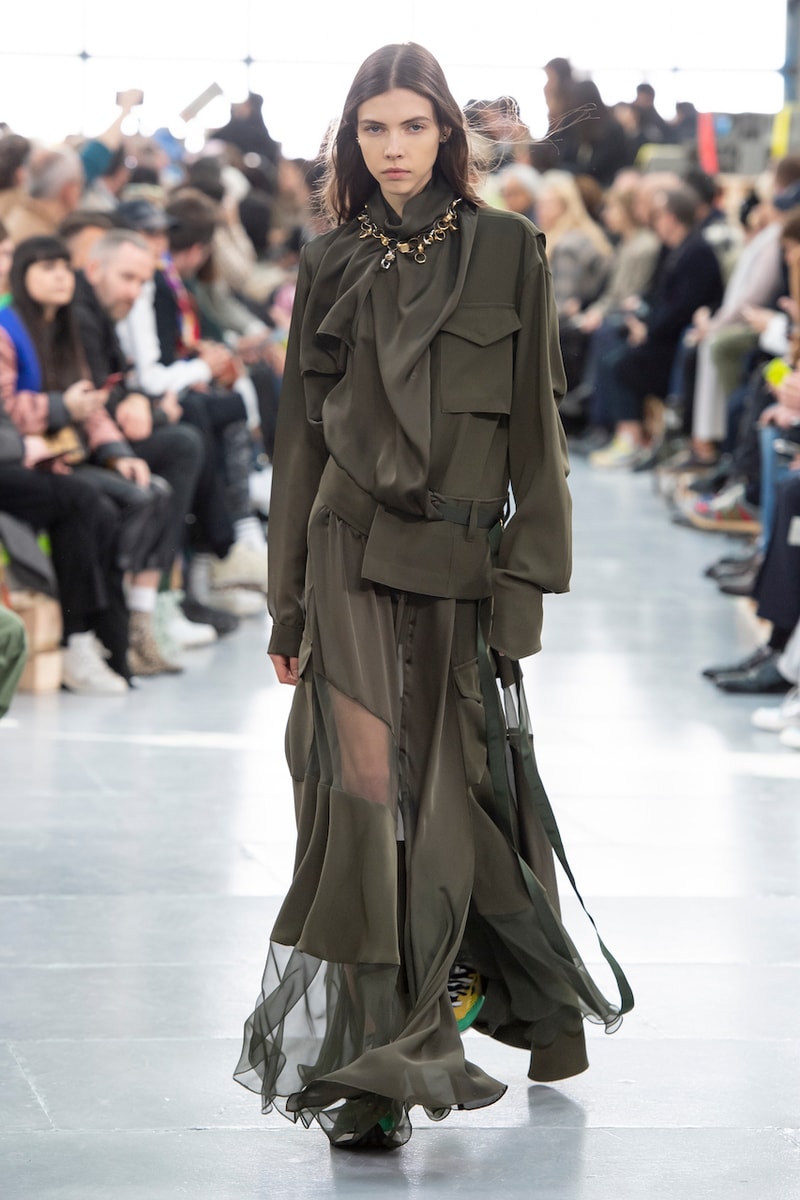 サカイ 2020年秋冬コレクションのバックステージに潜入 sacai Paris Fashion Week Fall Winter Runway Nike Pegasus Vaporfly pfw co ed chitose abe deconstruction military outerwear japanese designer layer styles leopard olive asymmetrical 