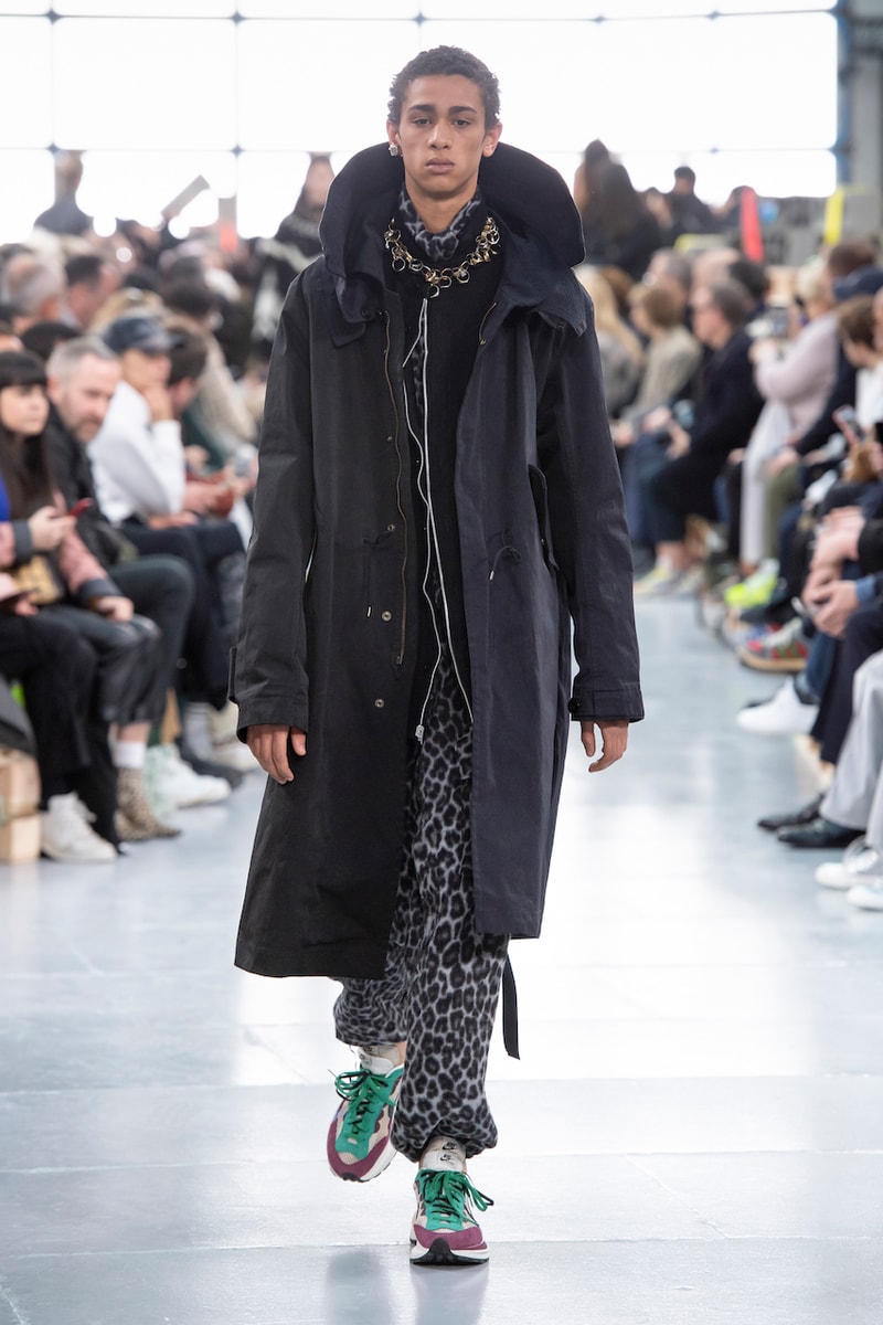 サカイ 2020年秋冬コレクションのバックステージに潜入 sacai Paris Fashion Week Fall Winter Runway Nike Pegasus Vaporfly pfw co ed chitose abe deconstruction military outerwear japanese designer layer styles leopard olive asymmetrical 