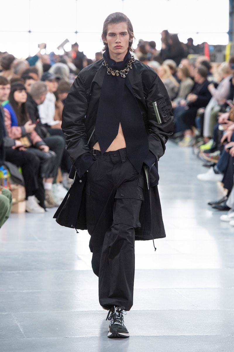 サカイ 2020年秋冬コレクションのバックステージに潜入 sacai Paris Fashion Week Fall Winter Runway Nike Pegasus Vaporfly pfw co ed chitose abe deconstruction military outerwear japanese designer layer styles leopard olive asymmetrical 