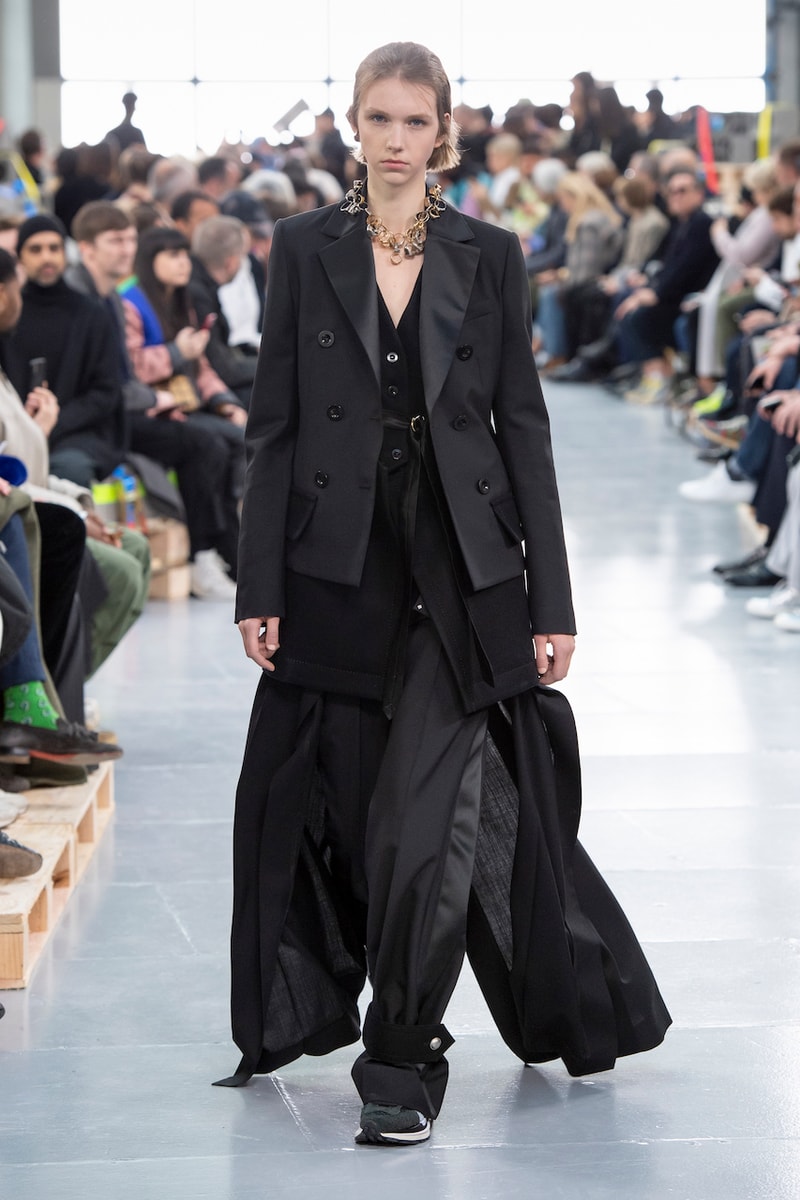 サカイ 2020年秋冬コレクションのバックステージに潜入 sacai Paris Fashion Week Fall Winter Runway Nike Pegasus Vaporfly pfw co ed chitose abe deconstruction military outerwear japanese designer layer styles leopard olive asymmetrical 