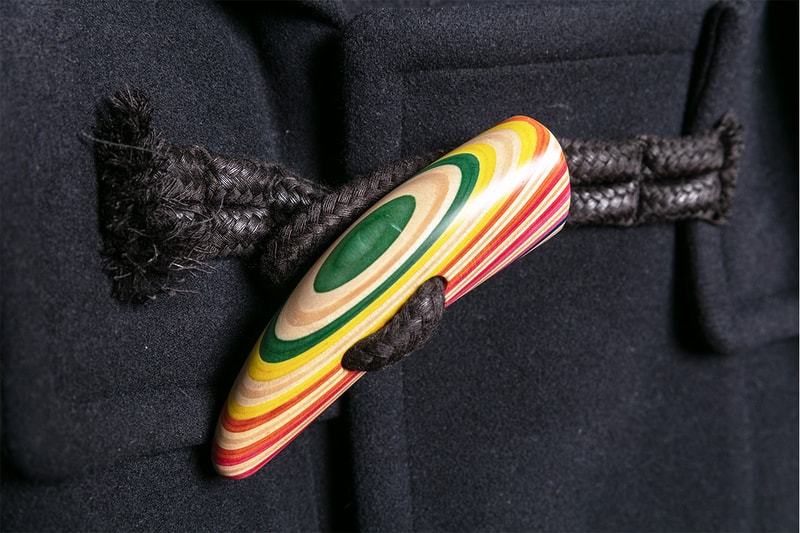 サカイ sacai と日本人アーティスト HAROSHI によるコラボピースが 2G 限定でリリース