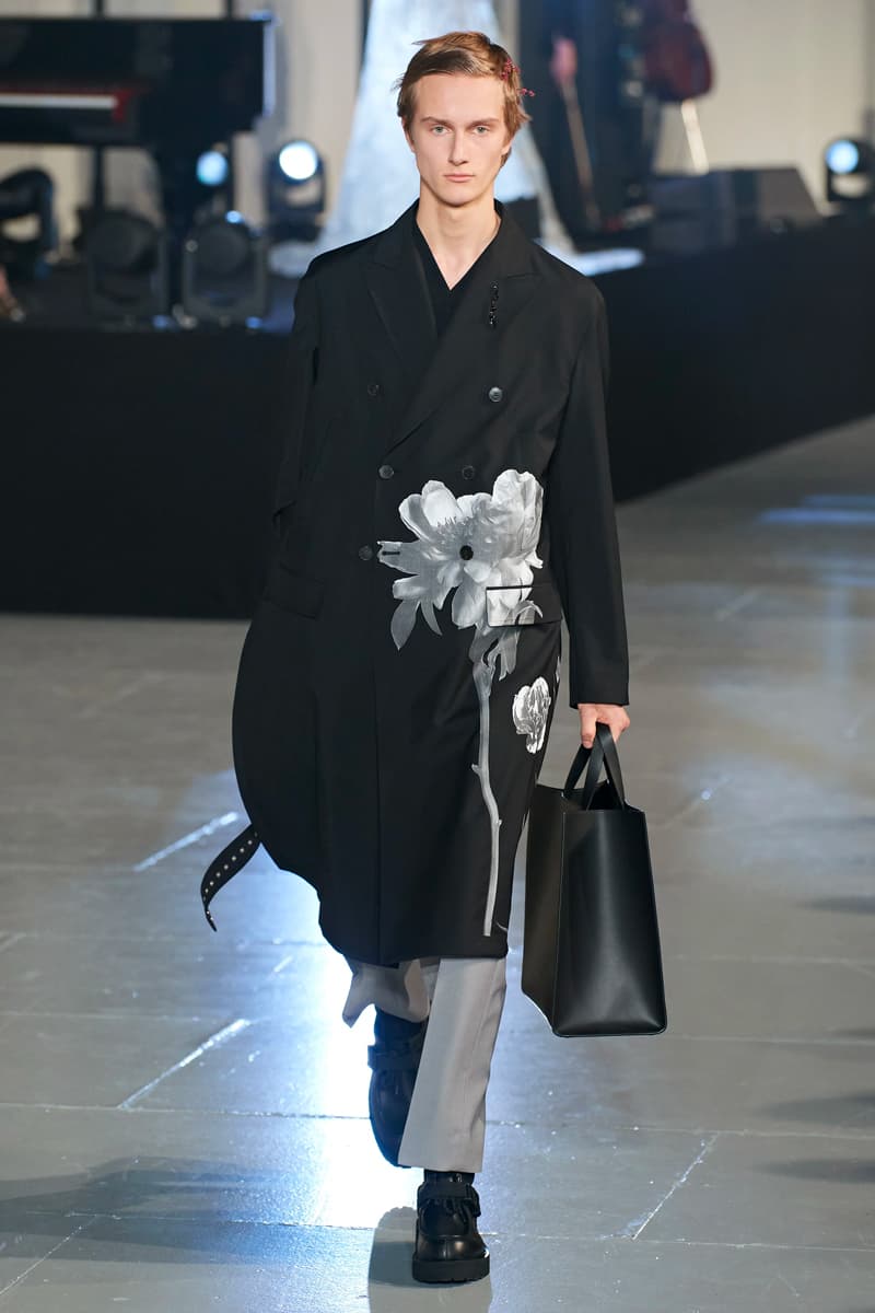 ヴァレンティノ 2020年秋冬コレクション オニツカタイガー Valentino Fall/Winter 2020 Runway Collection paris fashion week mens Pierpaolo Piccioli ready to wear flowers