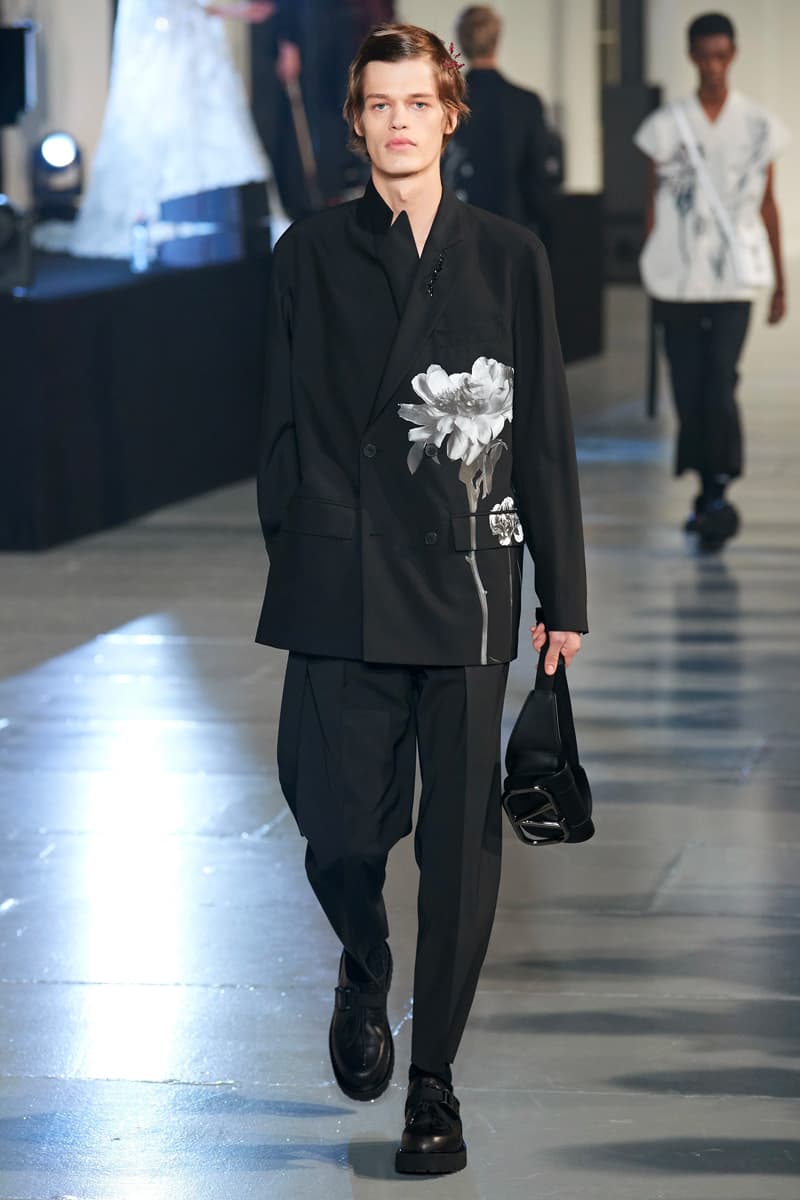 ヴァレンティノ 2020年秋冬コレクション オニツカタイガー Valentino Fall/Winter 2020 Runway Collection paris fashion week mens Pierpaolo Piccioli ready to wear flowers 