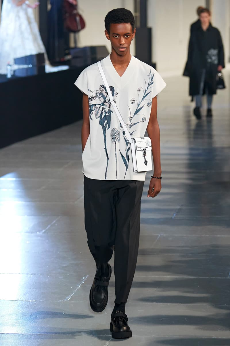 ヴァレンティノ 2020年秋冬コレクション オニツカタイガー Valentino Fall/Winter 2020 Runway Collection paris fashion week mens Pierpaolo Piccioli ready to wear flowers 