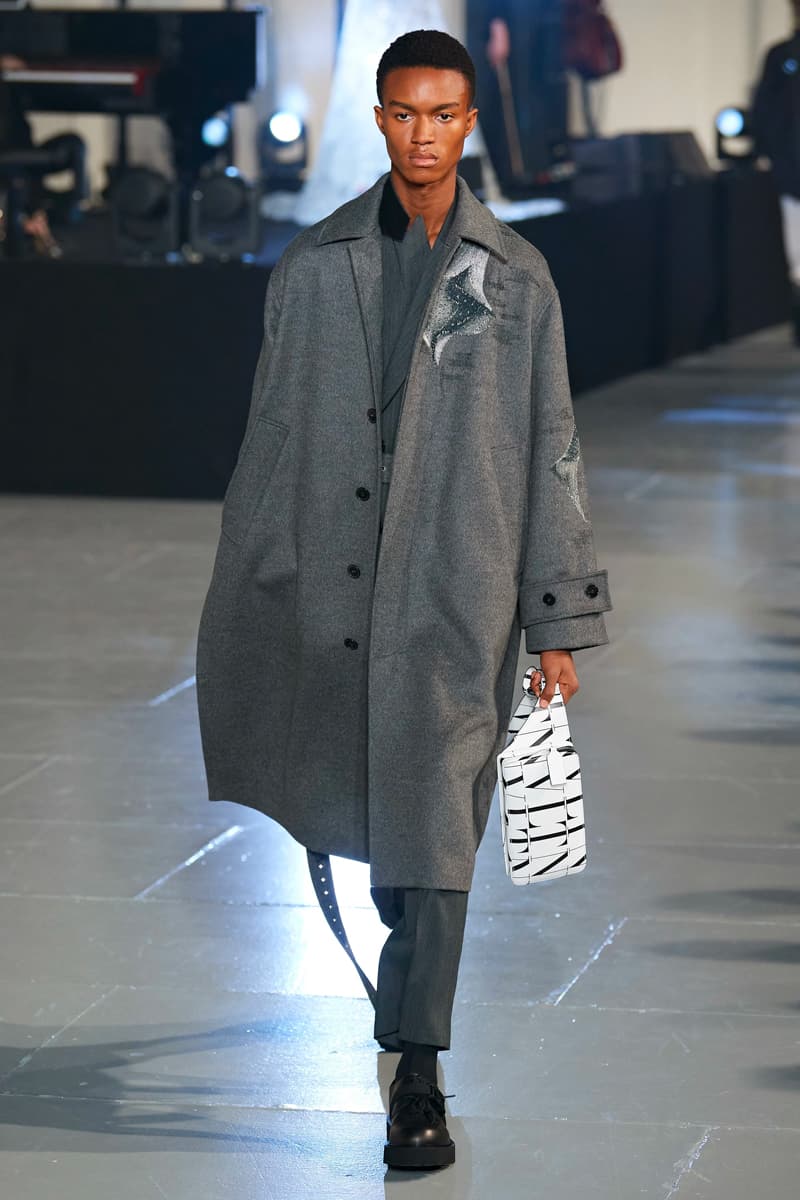 ヴァレンティノ 2020年秋冬コレクション オニツカタイガー Valentino Fall/Winter 2020 Runway Collection paris fashion week mens Pierpaolo Piccioli ready to wear flowers 