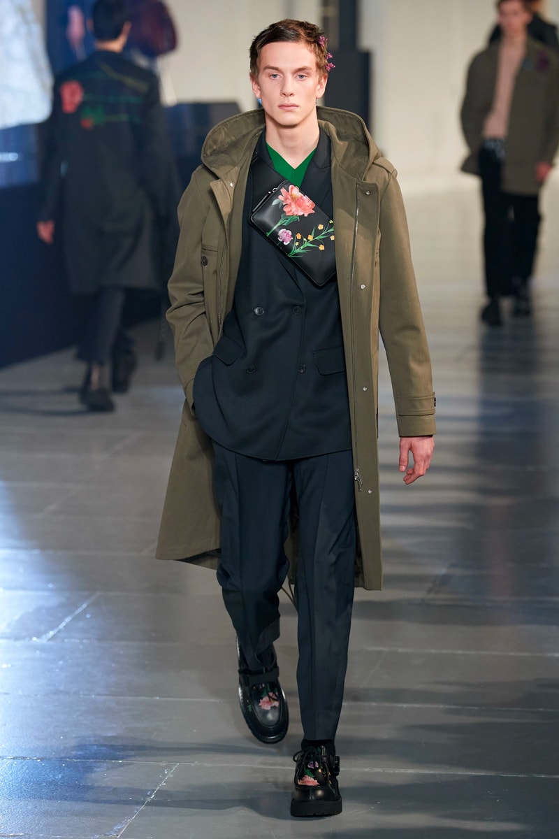 ヴァレンティノ 2020年秋冬コレクション オニツカタイガー Valentino Fall/Winter 2020 Runway Collection paris fashion week mens Pierpaolo Piccioli ready to wear flowers 