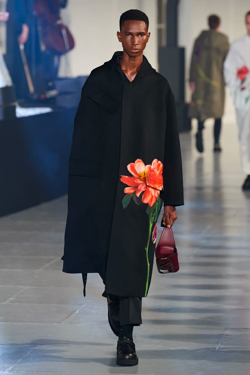 ヴァレンティノ 2020年秋冬コレクション オニツカタイガー Valentino Fall/Winter 2020 Runway Collection paris fashion week mens Pierpaolo Piccioli ready to wear flowers 