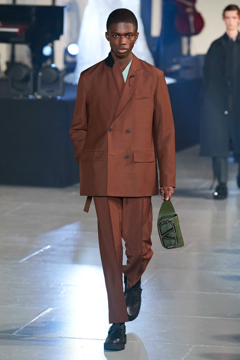 ヴァレンティノ 2020年秋冬コレクション オニツカタイガー Valentino Fall/Winter 2020 Runway Collection paris fashion week mens Pierpaolo Piccioli ready to wear flowers 