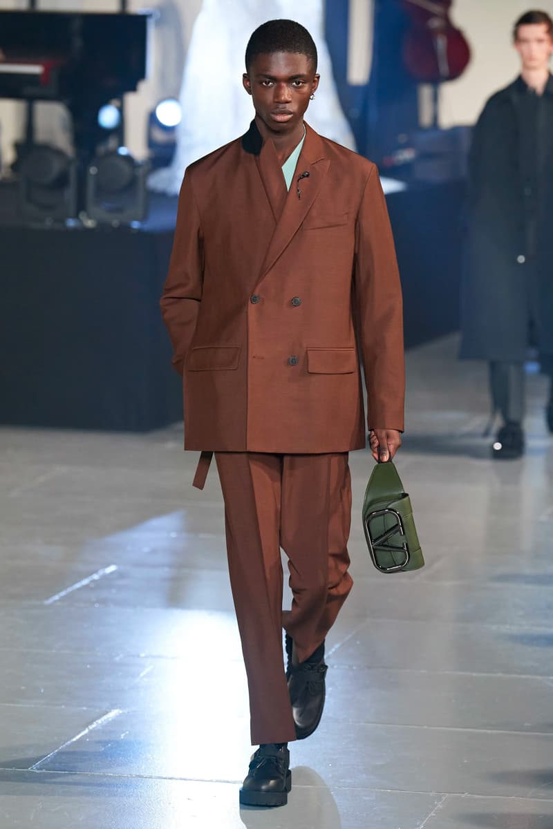ヴァレンティノ 2020年秋冬コレクション オニツカタイガー Valentino Fall/Winter 2020 Runway Collection paris fashion week mens Pierpaolo Piccioli ready to wear flowers