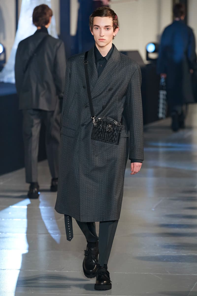 ヴァレンティノ 2020年秋冬コレクション オニツカタイガー Valentino Fall/Winter 2020 Runway Collection paris fashion week mens Pierpaolo Piccioli ready to wear flowers 