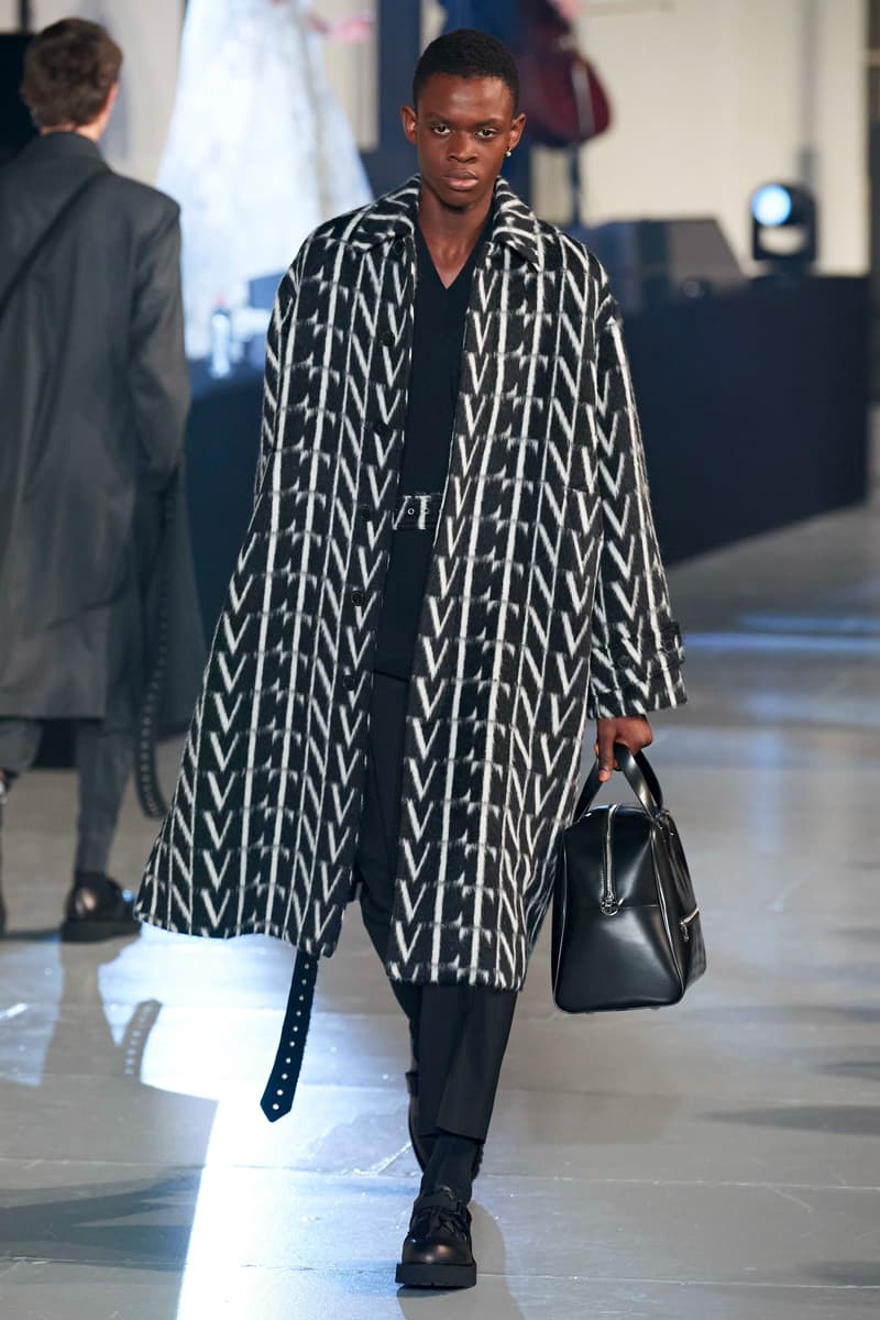 ヴァレンティノ 2020年秋冬コレクション オニツカタイガー Valentino Fall/Winter 2020 Runway Collection paris fashion week mens Pierpaolo Piccioli ready to wear flowers 