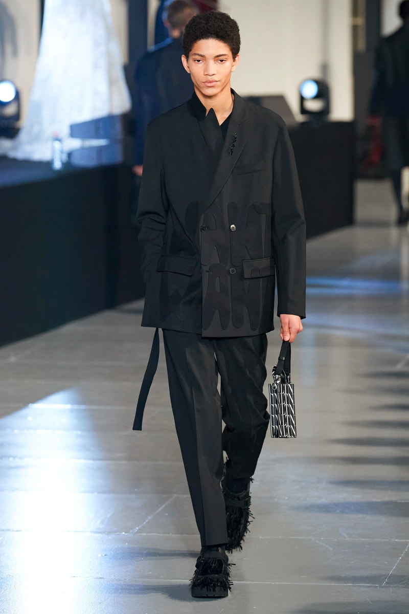 ヴァレンティノ 2020年秋冬コレクション オニツカタイガー Valentino Fall/Winter 2020 Runway Collection paris fashion week mens Pierpaolo Piccioli ready to wear flowers 