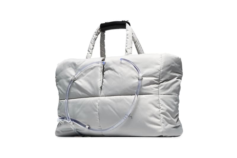 ア・コールド・ウォール A-COLD-WALL* が定番のトートバッグを透明のパイプの装飾でアップグレード a cold wall grey padded tote bag with nylon clear pipe detailing acw samuel ross spring summer 2020 collection