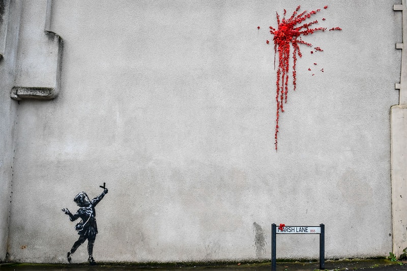 バンクシー Banksy がバレンタインデーに向けた作品を故郷ブリストルの民家に描く