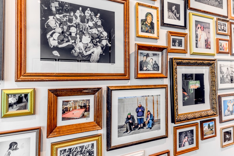 エイサップ・ロッキー ブロック・フェッチ A$AP Rocky など数々のアーティストをカメラに収めてきたアメリカ人写真家 Brock Fetch の個展が開催 Brock Fetch Captures Mac Miller, A$AP Rocky & More in Foreign Form Photography Exhibition New York Hip Hop Rap Scene Galleries Closer Look Musicians
