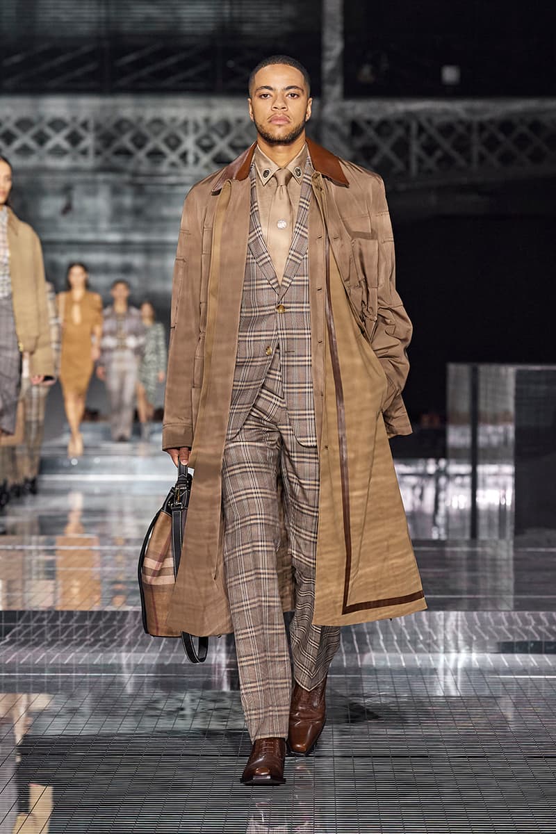 バーバリー2020年秋冬コレクション Burberry "Memories" Fall/Winter 2020 London Fashion Week Runway Show Riccardo Tisci Looks Kensington Olympia Fashion House Heritage British Tailoring Coats Katia and Marielle Labèque producer Arca Performance