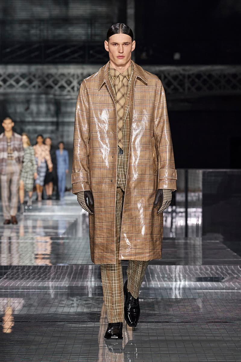 バーバリー2020年秋冬コレクション Burberry "Memories" Fall/Winter 2020 London Fashion Week Runway Show Riccardo Tisci Looks Kensington Olympia Fashion House Heritage British Tailoring Coats Katia and Marielle Labèque producer Arca Performance
