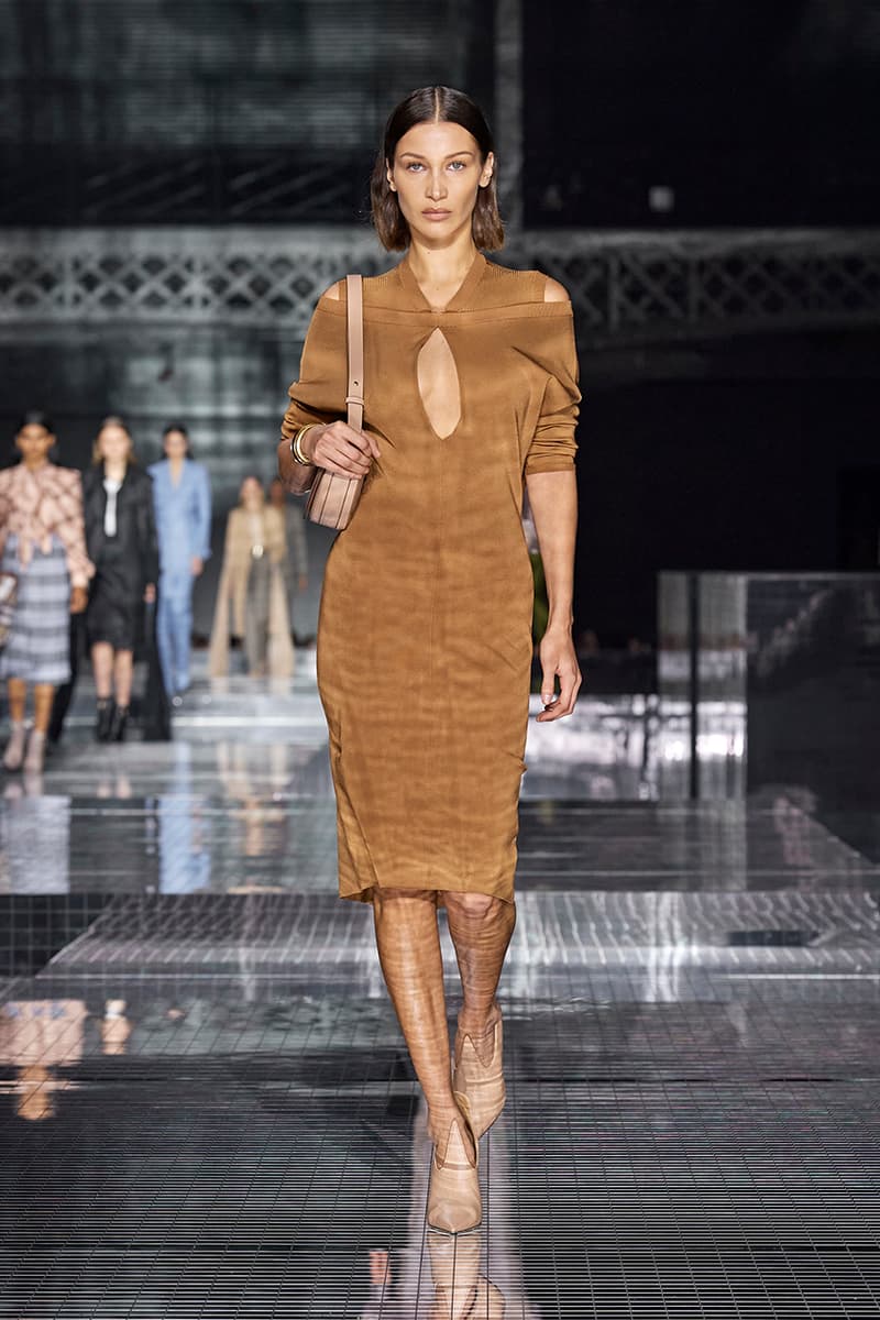 バーバリー2020年秋冬コレクション Burberry "Memories" Fall/Winter 2020 London Fashion Week Runway Show Riccardo Tisci Looks Kensington Olympia Fashion House Heritage British Tailoring Coats Katia and Marielle Labèque producer Arca Performance