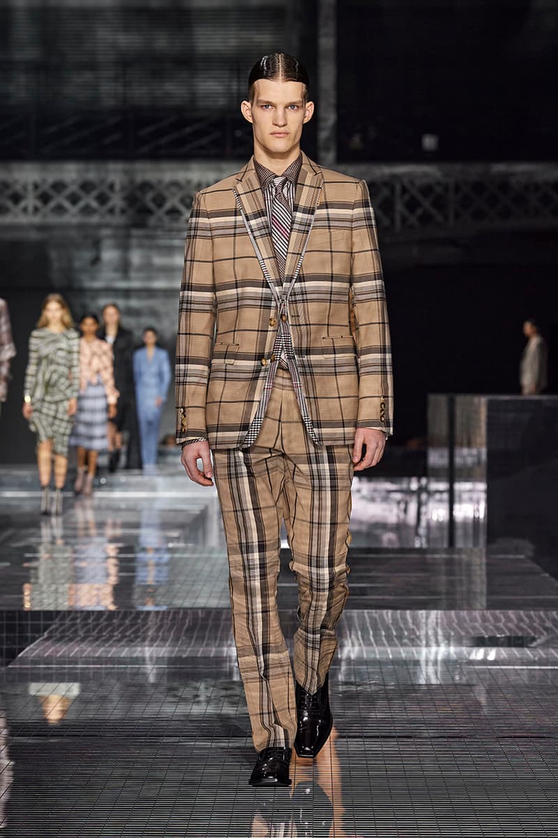 バーバリー2020年秋冬コレクション Burberry "Memories" Fall/Winter 2020 London Fashion Week Runway Show Riccardo Tisci Looks Kensington Olympia Fashion House Heritage British Tailoring Coats Katia and Marielle Labèque producer Arca Performance