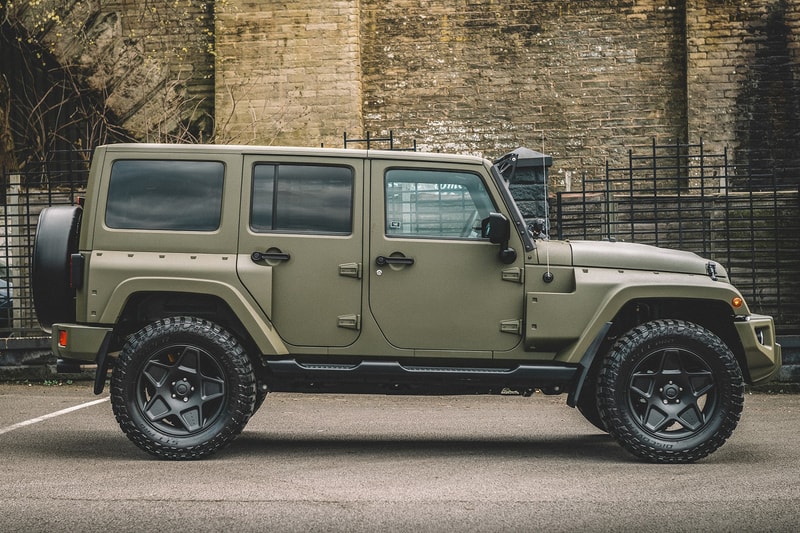 英国カスタムカーメーカーから軍用車仕様の Jeep Wrangler Sahara が登場 Chelsea Truck Co. Black Hawk Expedition Info Jeep Wrangler Sahara off-roading SUVs Jeeps 
