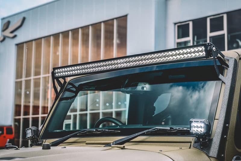 英国カスタムカーメーカーから軍用車仕様の Jeep Wrangler Sahara が登場 Chelsea Truck Co. Black Hawk Expedition Info Jeep Wrangler Sahara off-roading SUVs Jeeps 