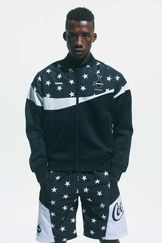 FCRB × コカ･コーラによる最新コラボコレクションがローンチ Coca Cola F C Real Bristol 2020 spring summer Capsule collection sophnet soph japanese designers streetwear star spangled red white blue monochromatic jackets shorts hoodies