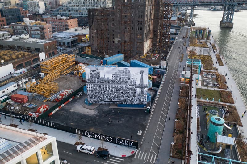ジェイアール NY ドミノパークにストリートアーティスト JR の巨大壁画が登場 jr chronicles of new york mural domino park stacked shipping containers