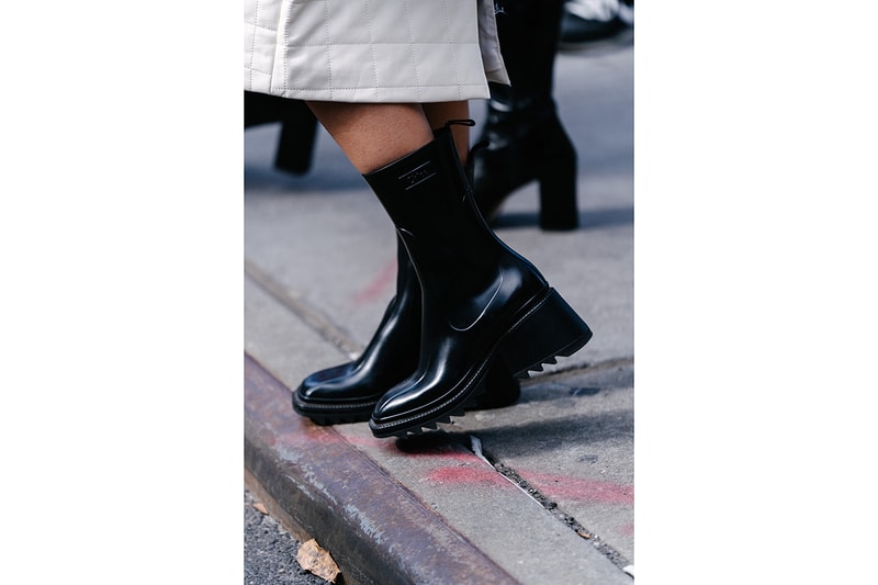 ストリートスタイル：2020年秋冬ニューヨークファッションウィーク Streetstyle：New York Fashion Week Men’s Fall/Winter 2020 New York Fashion Week Men's Fall/Winter 2020 Street Style Menswear Footwear Womenswear Looks Sneakers Outerwear Undercover x Supreme Louis Vuitton Virgil Abloh Off-White x Nike Tom Sachs Mars Yard Dior Kim Jones Scarr's Pizza AF1