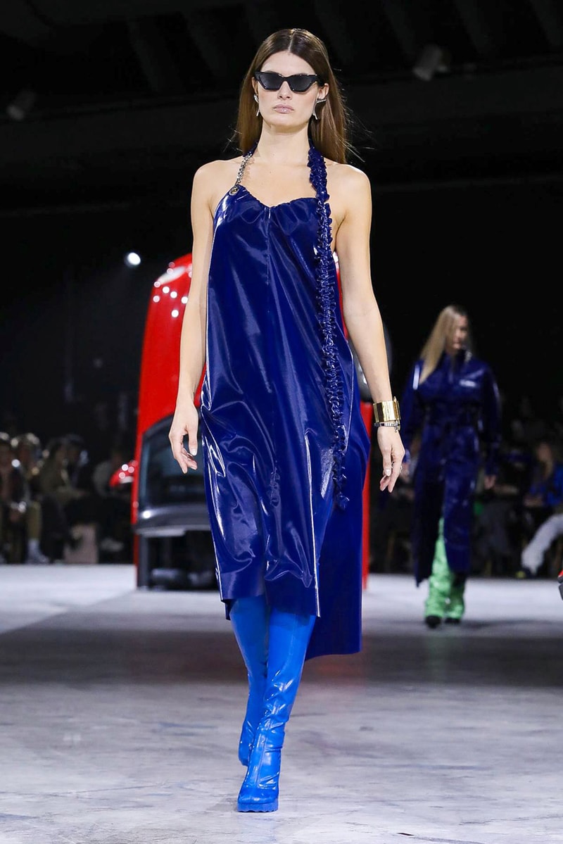 オフホワイト™️ 2020年秋冬ウィメンズコレクション Off-White™ FW20 Womenswear, Air Jordan 4 Collaboration sneaker fall winter 2020 runway paris fashion week virgil abloh