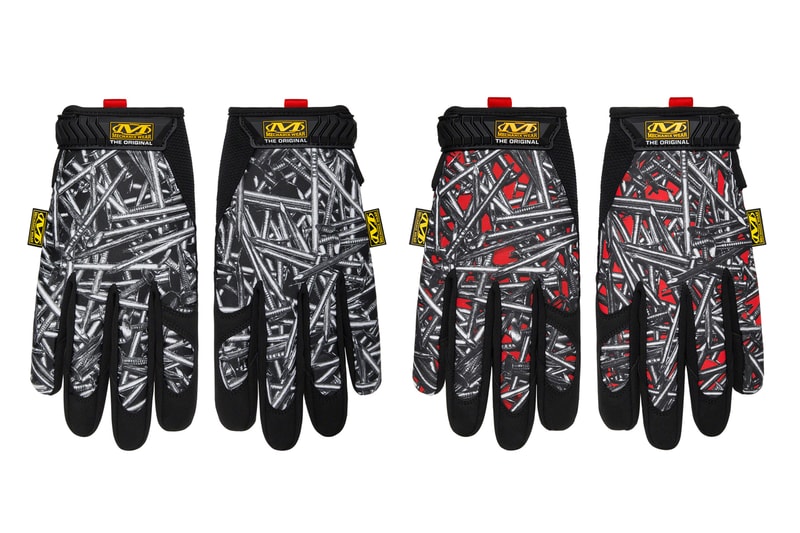 シュプリーム Supreme 2020年春夏コレクション アクセサリー 遊び心が溢れ過ぎて、やや、やりすぎ感（？）すら漂う〈Supreme〉のアクセサリー類。今季も無駄に（？）実用性抜群なアイテムがずらりと並ぶ。世界中のプロメカニックから絶大な評価を得る「Mac Tools（マックツールズ）」のワークステーションから、1987年創業の「S&M Bikes」によるBMX ダートバイク、「Leica（ライカ）」の双眼鏡、ボックスロゴの入ったジップロック®、2Pac（トゥパック）のホログラム画像を配置したスケートデッキ、そして、なんとオレオのクッキーまで……。日本展開のないプロダクトが含まれている可能性もあるが、2020年春夏コレクションも決して期待を裏切らないラインアップに。