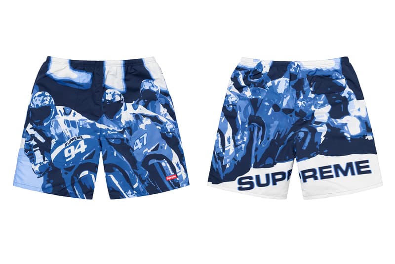 シュプリーム Supreme 2020年春夏コレクション ボトムス 〈Supreme〉のボトムスは、Tシャツやアクセサリー類などと比べると、やや印象が薄いかもしれないが、その確かなクオリティによって固定ファンが多いのも事実。今季はバンダナ柄をはじめ、Rammellzee(ラメルジー)、2019年9月に死去したシンガーソングライター/イラストレーター Daniel Johnston(ダニエル・ジョンストン)、Jamil GS(ジャミル・GS)、Keegan Dakkarといったアーティストやフォトグラファーの作品を大胆に使用した総柄ものが多く並ぶ。素材もデニムからコーデュロイ、スウェット、ナイロン、GORE-TEXまで、春夏ながら全シーズン対応可能なラインアップに。