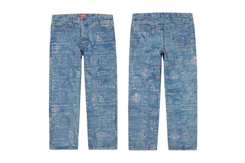 シュプリーム Supreme 2020年春夏コレクション ボトムス 〈Supreme〉のボトムスは、Tシャツやアクセサリー類などと比べると、やや印象が薄いかもしれないが、その確かなクオリティによって固定ファンが多いのも事実。今季はバンダナ柄をはじめ、Rammellzee(ラメルジー)、2019年9月に死去したシンガーソングライター/イラストレーター Daniel Johnston(ダニエル・ジョンストン)、Jamil GS(ジャミル・GS)、Keegan Dakkarといったアーティストやフォトグラファーの作品を大胆に使用した総柄ものが多く並ぶ。素材もデニムからコーデュロイ、スウェット、ナイロン、GORE-TEXまで、春夏ながら全シーズン対応可能なラインアップに。