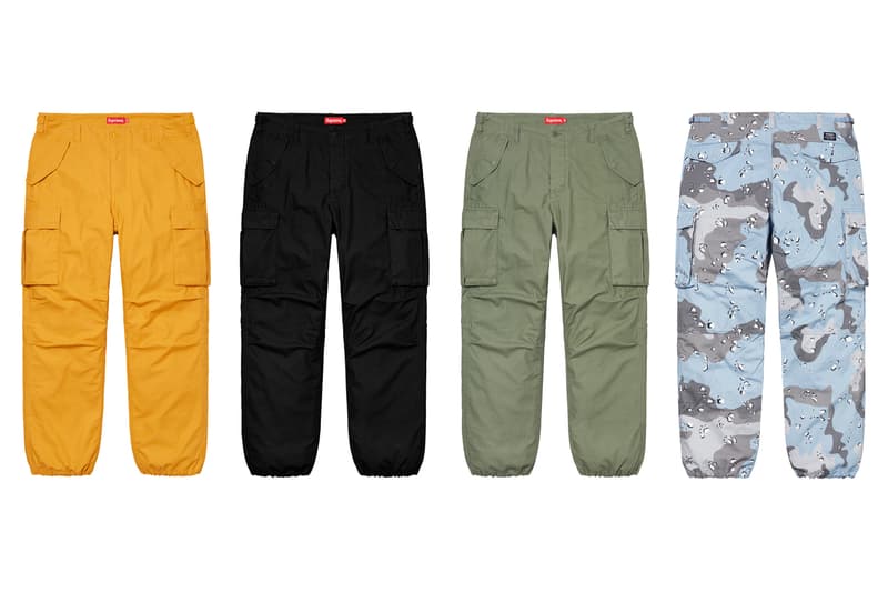 シュプリーム Supreme 2020年春夏コレクション ボトムス 〈Supreme〉のボトムスは、Tシャツやアクセサリー類などと比べると、やや印象が薄いかもしれないが、その確かなクオリティによって固定ファンが多いのも事実。今季はバンダナ柄をはじめ、Rammellzee(ラメルジー)、2019年9月に死去したシンガーソングライター/イラストレーター Daniel Johnston(ダニエル・ジョンストン)、Jamil GS(ジャミル・GS)、Keegan Dakkarといったアーティストやフォトグラファーの作品を大胆に使用した総柄ものが多く並ぶ。素材もデニムからコーデュロイ、スウェット、ナイロン、GORE-TEXまで、春夏ながら全シーズン対応可能なラインアップに。