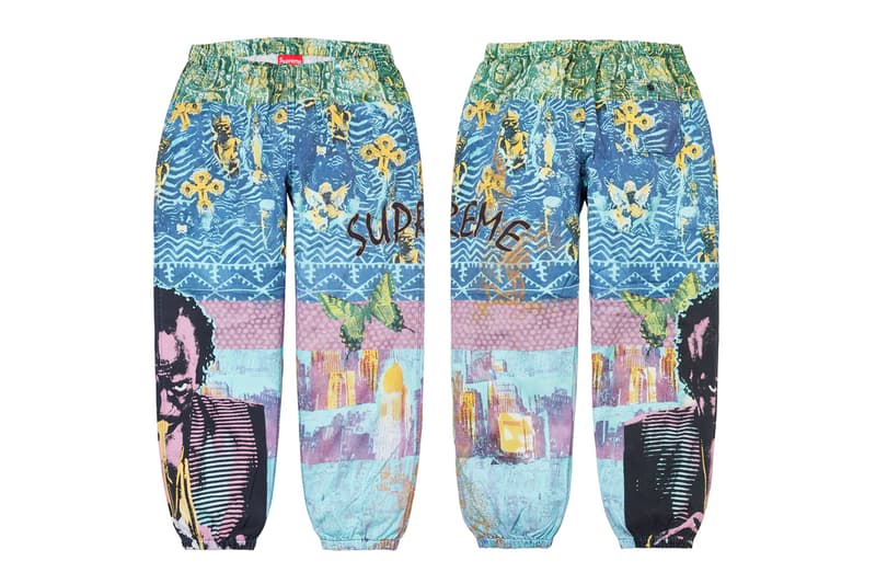 シュプリーム Supreme 2020年春夏コレクション ボトムス 〈Supreme〉のボトムスは、Tシャツやアクセサリー類などと比べると、やや印象が薄いかもしれないが、その確かなクオリティによって固定ファンが多いのも事実。今季はバンダナ柄をはじめ、Rammellzee(ラメルジー)、2019年9月に死去したシンガーソングライター/イラストレーター Daniel Johnston(ダニエル・ジョンストン)、Jamil GS(ジャミル・GS)、Keegan Dakkarといったアーティストやフォトグラファーの作品を大胆に使用した総柄ものが多く並ぶ。素材もデニムからコーデュロイ、スウェット、ナイロン、GORE-TEXまで、春夏ながら全シーズン対応可能なラインアップに。